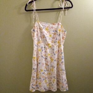 Womans M Old Navy Floral Dress - White, Yellow, Blue Stretchy Summer Flowy